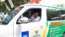 Penyerahan bantuan ambulans dari PT AXA Insurance kepada BAZNAS Kabupaten Sukabumi