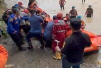 Evakuasi warga Kampung Sawah Tengah, Desa Cidadap, Kecamatan Simpenan,