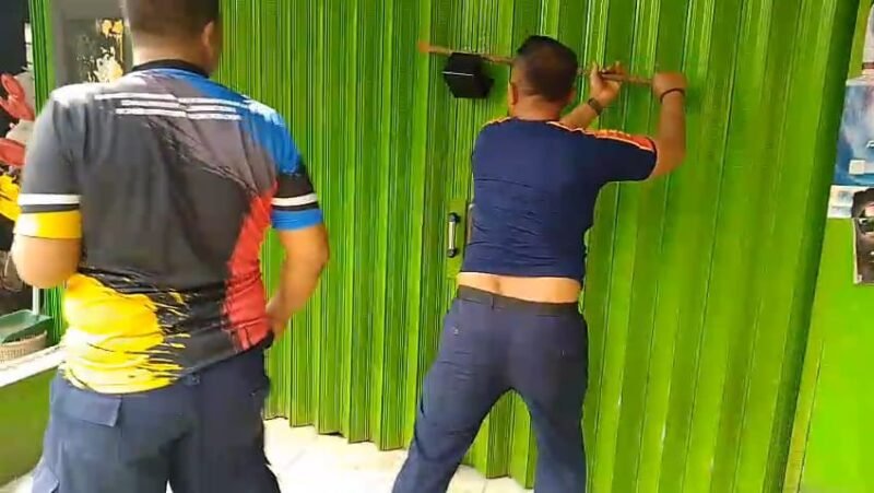 Petugas Damkar Palabuhanratu bergerak cepat padamkan kebakaran,