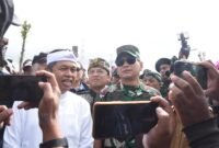 Pangdam III/Siliwangi Mayjen TNI Kosasih mendampingi Gubernur Jawa Barat Dedi Mulyadi