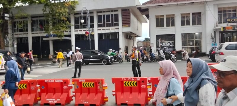 Lonjakan arus kendaraan memasuki Kota Bandung terjadi selama libur Natal 2025 dan Tahun Baru 2026.