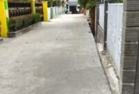 Proyek perbaikan jalan lingkungan di RT 07/RW 08 Kelurahan Jatihandap,