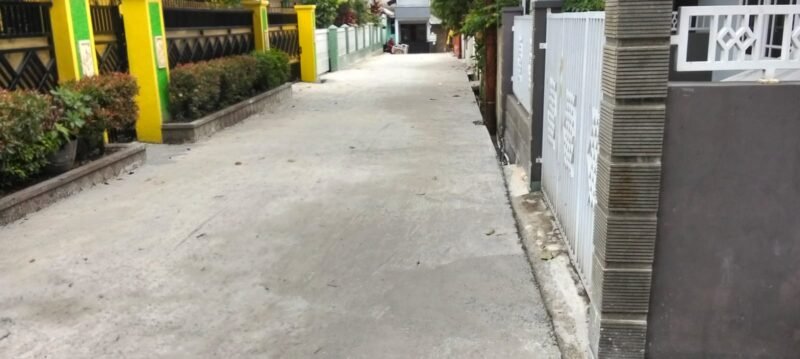 Proyek perbaikan jalan lingkungan di RT 07/RW 08 Kelurahan Jatihandap,