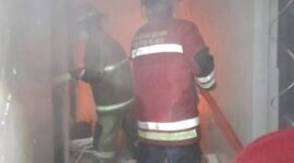 Damkar Kabupaten Sukabumi sigap memadamkan kebakaran di ruang produksi Pabrik Jamu Sari Alam