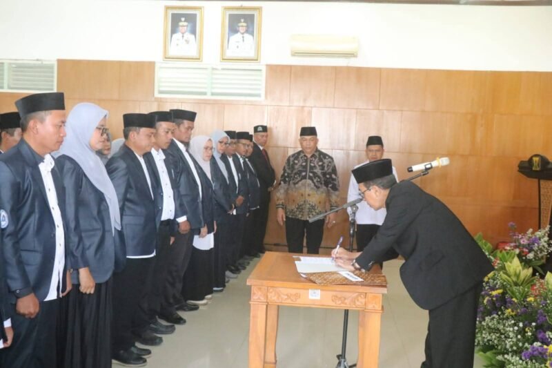 Sekretaris Daerah Kabupaten Sukabumi, H. Ade Suryaman,