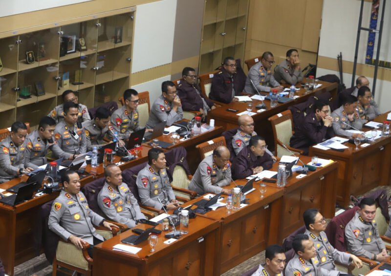 DPR RI menegaskan Polri tetap berada langsung di bawah Presiden