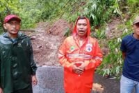Pemerintah Kecamatan Simpenan bergerak cepat meninjau lokasi longsor