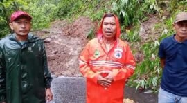 Pemerintah Kecamatan Simpenan bergerak cepat meninjau lokasi longsor