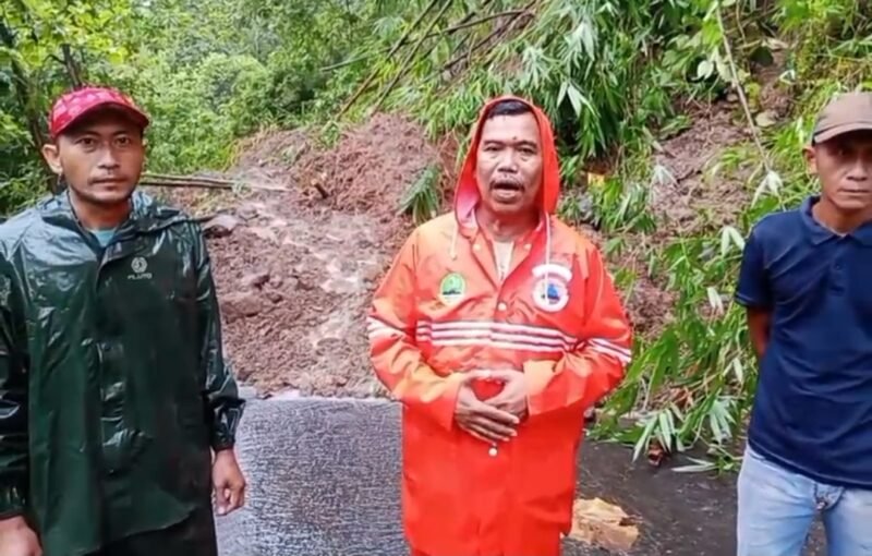 Pemerintah Kecamatan Simpenan bergerak cepat meninjau lokasi longsor