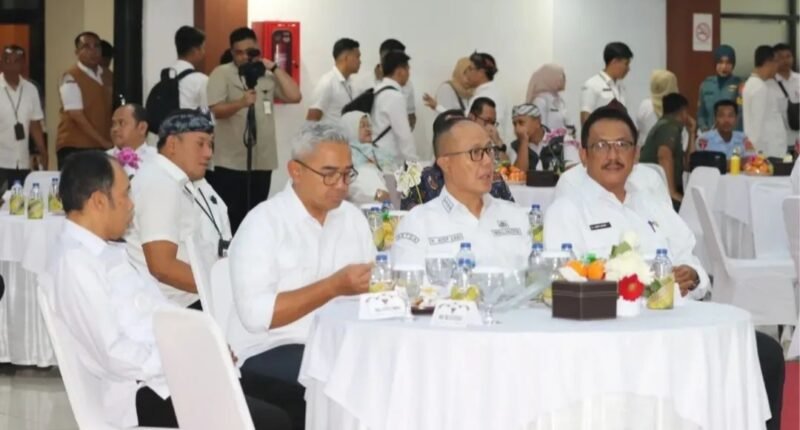 Bupati Sukabumi H. Asep Japar