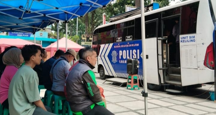 Satlantas Polrestabes Bandung kembali menghadirkan layanan SIM Keliling.