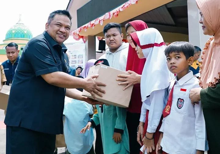 Gerakan Ayah Antar Anak Sekolah (Gamas)