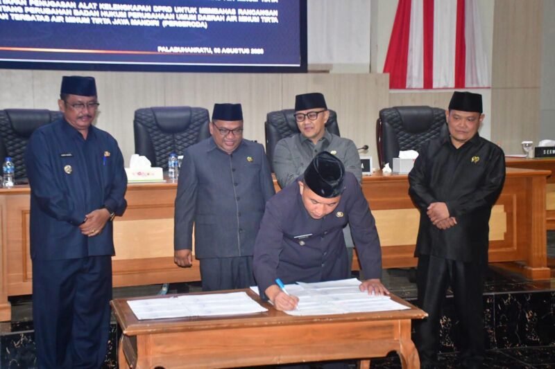 Ketua DPRD Kabupaten Sukabumi Budi Azhar Mutawali