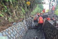 Dinas Pekerjaan Umum Kabupaten Sukabumi meningkatkan jaringan irigasi